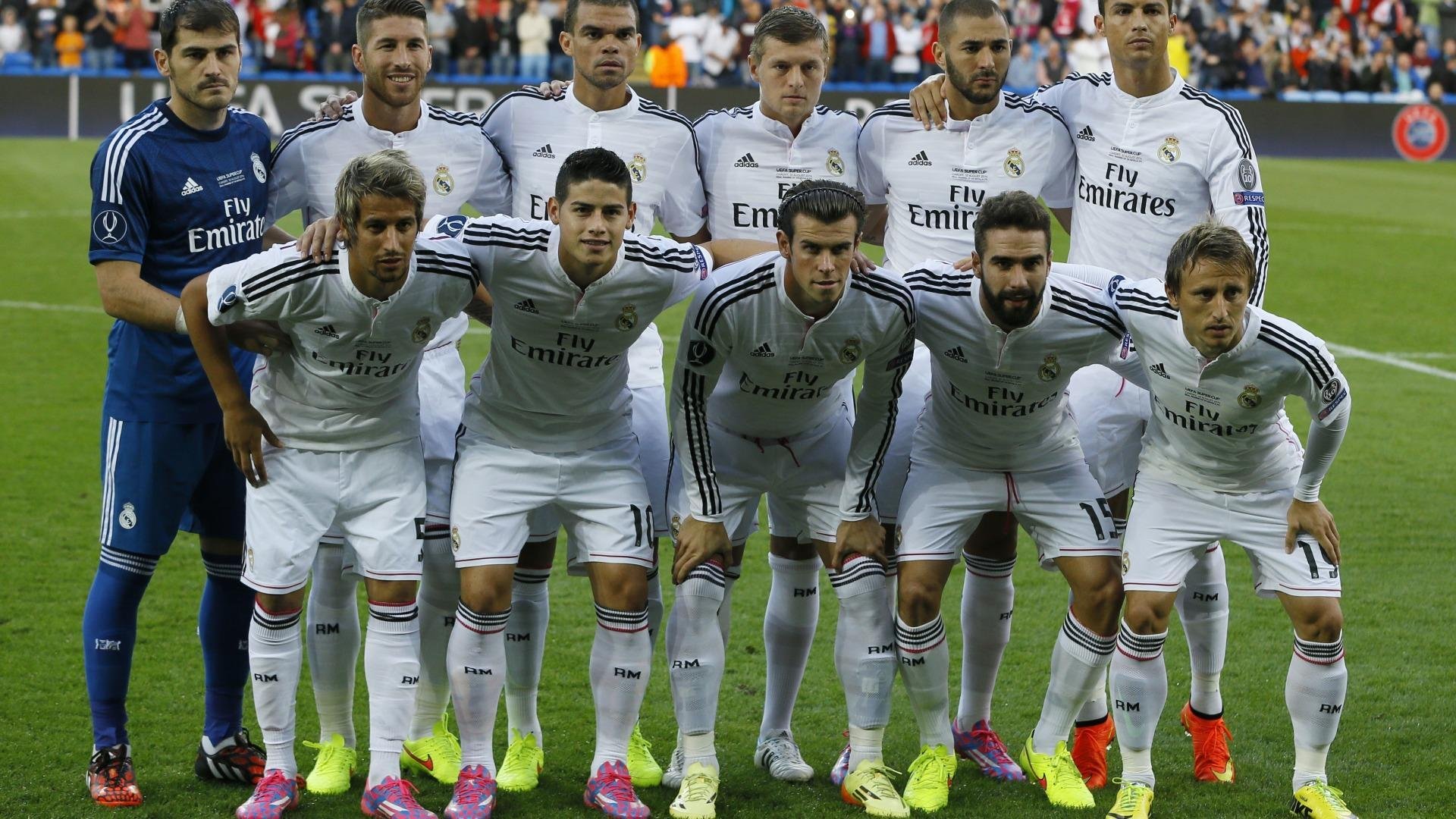 “逆境突围：球队在关键时刻的神奇表现”，《逆境突袭》